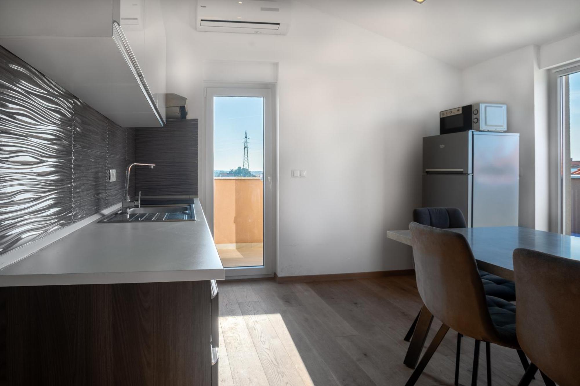 Dukat Apartamento Nin Exterior foto